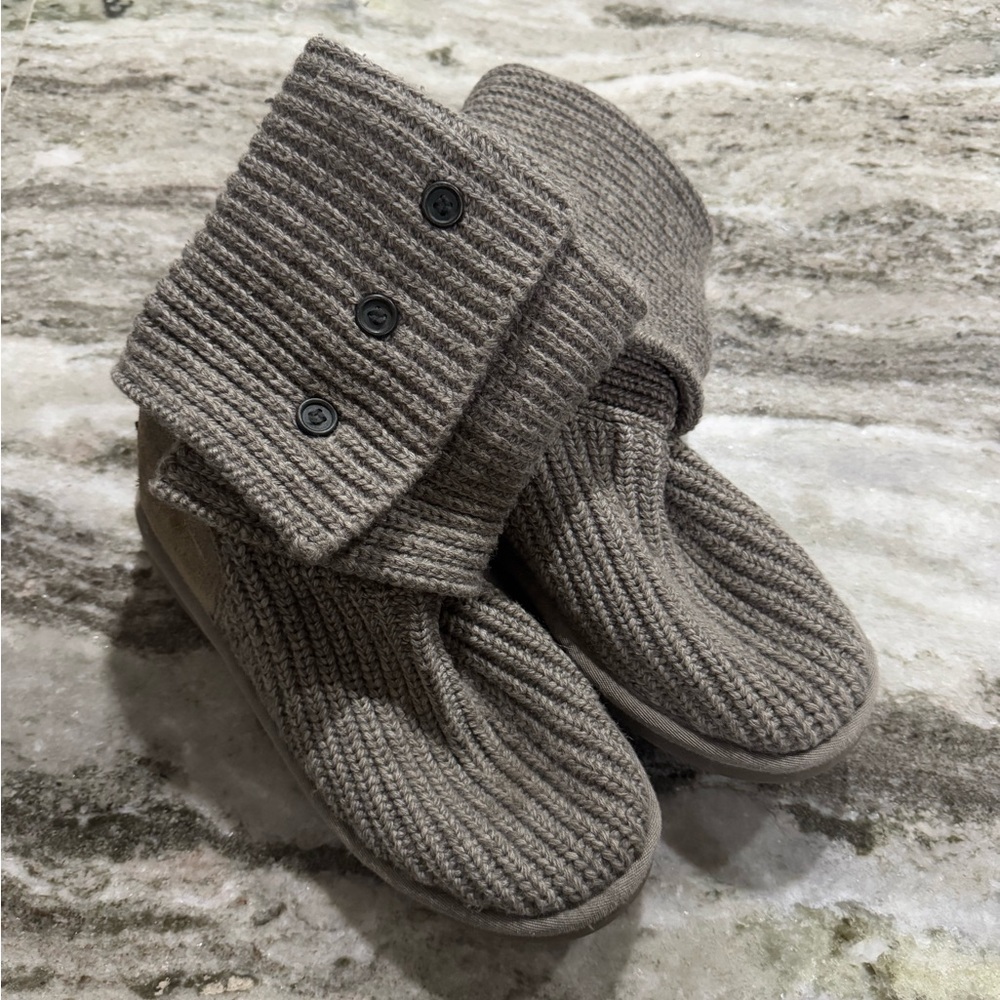 Grey knit Ugg boots